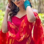 Fenil Umrigar Instagram – Rise and shine🌻

Wearing : @bhaviniparis