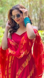 Fenil Umrigar Instagram - Rise and shine🌻

Wearing : @bhaviniparis
