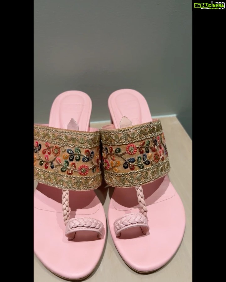 Fenil Umrigar Instagram - Lovin’ these beautiful pair of footwears from @irasoles 🌻