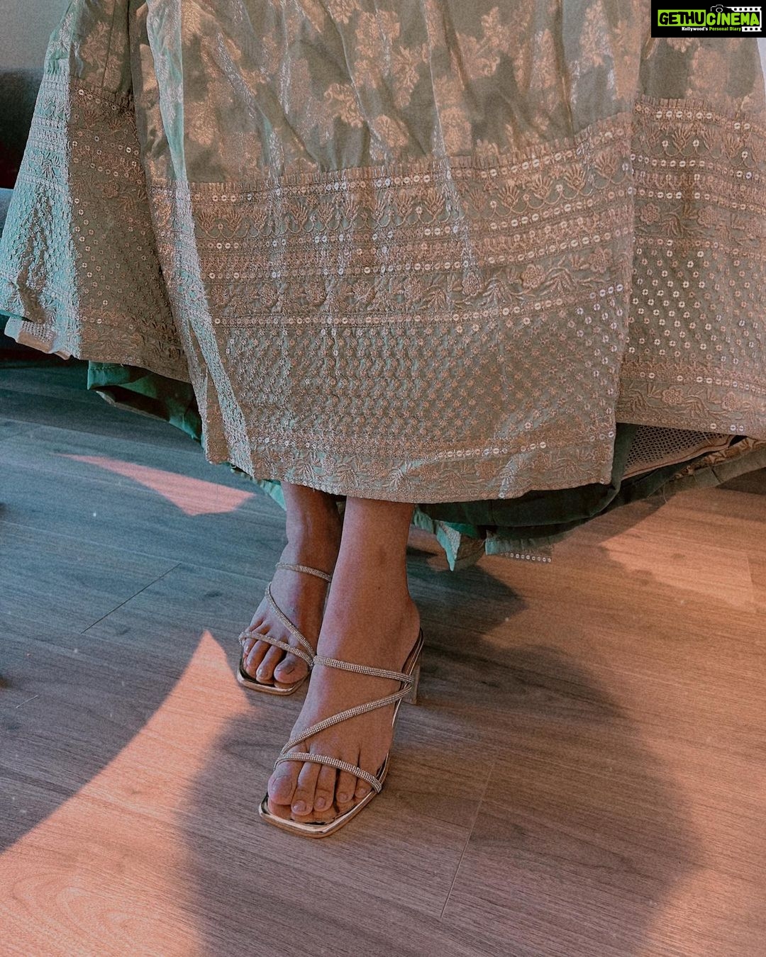 Fenil Umrigar Instagram - Lovin’ these beautiful pair of footwears from @irasoles 🌻