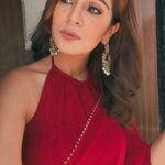 Fenil Umrigar Instagram - mere chehre ko padh kar sochte ho ki mujhe pehchante ho lagta hai lehron ko chhu kar samjhte ho ki samandar ko jaante ho 🌻