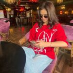 Fenil Umrigar Instagram - happy day today!🌻 📍: @mitronandheri 👕: @seismichype