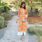 Fenil Umrigar Instagram - Bringing bright summer styles to your feed before the rainy days! 🙈 Loved the vibrant colours and detailed designs in this Rangriti kurta. I picked 18215 from their Spring Summer ‘23 Collection. . . #Rangriti #ThodaIndieThodaMe #KritiForRangriti #KritiSanon #EOSS #Sale #Endofseasonsale #Fusion #ethnicwear #ethnic #traditionalwear #indianwear #indowestern #indowesternstyle #indowesternwear #fashion #styleinspiration #stylesforwomen #women