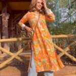 Fenil Umrigar Instagram - Thoda styling, thodi masti! Enjoyed creating two distinct looks with Rangriti’s printed kurta. Pair your jeans and sneakers with it for a daily look or add some shine with silver jewellery and accessories for a festive look. Search 18215 to get this outfit from the Spring Summer ‘23 Collection. . . #Rangriti #ThodaIndieThodaMe #KritiForRangriti #KritiSanon #Fusion #ethnicwear #ethnic #traditionalwear #indianwear #indowestern #indowesternstyle #indowesternwear #fashion #styleinspiration #stylesforwomen #women