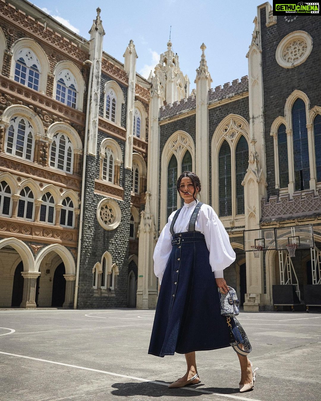 Freida Pinto Instagram - A trip to Mumbai is never complete without a stop at my Alma Mater… St Xavier's College.