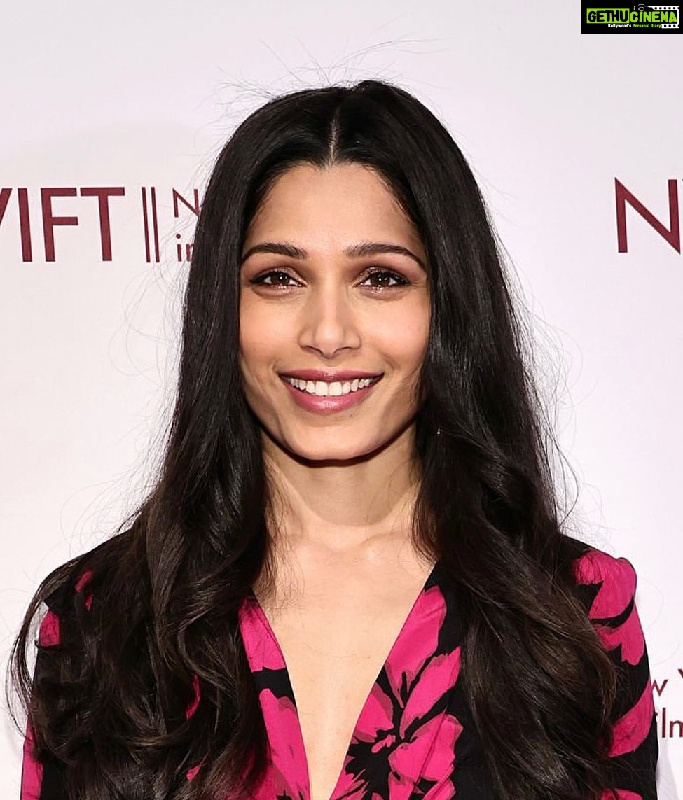 Freida Pinto Instagram - Thank you to the @nywift for a beautiful evening. A muse doesn't need to feel his/her own light only amidst the noise or aplomb. A muse needs regular moments of quiet and wonder to reconnect with the inspiration within her. A muse recognises other muses and leans in. A muse knows how to share her spotlight with ease. This in my opinion is when a muse is really at work. A muse knows that a light already shines on you and within you. A muse is not afraid to try, fail and try something new A muse is not afraid to say I deserve this! And I believe I do too! New York, New York