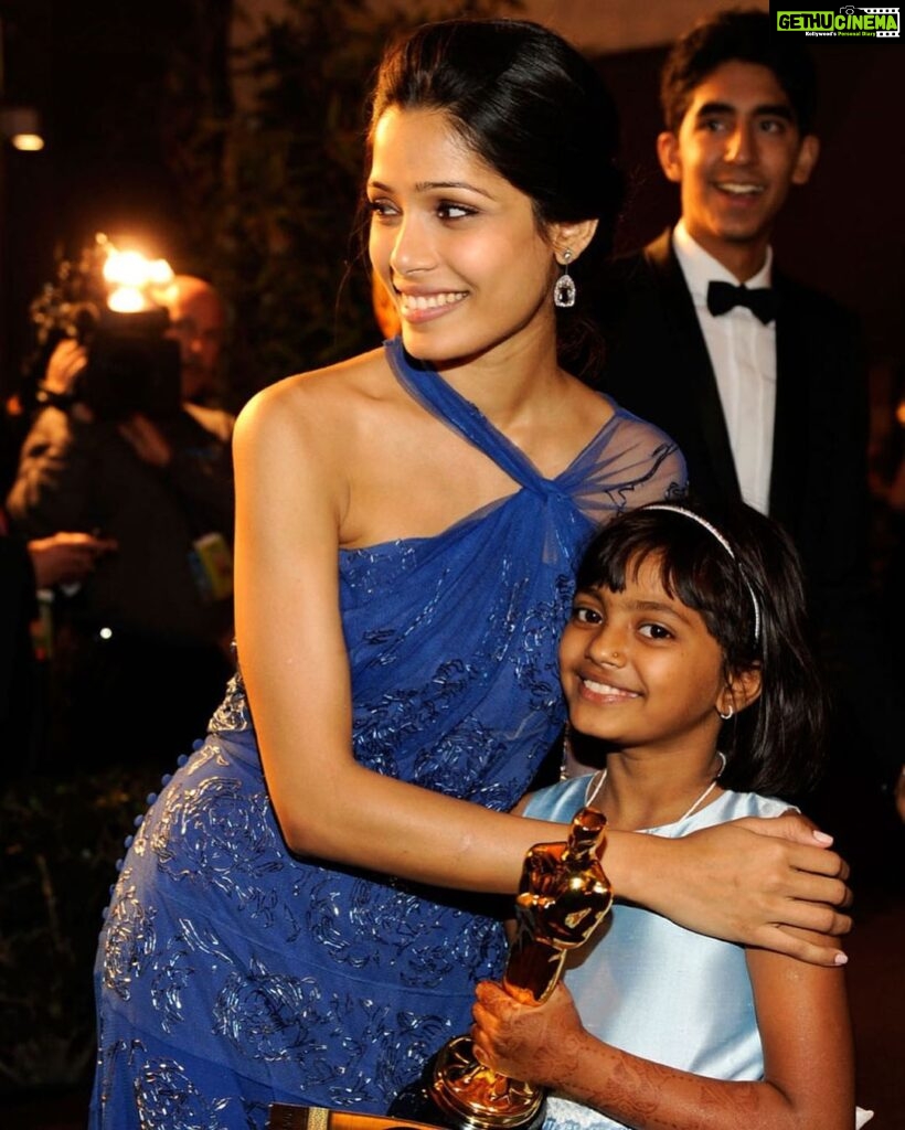 Freida Pinto Instagram - Every year around this time I feel so much nostalgia about this little engine that could called Slumdog Millionaire. It was such a glorious celebration of the underdog. The misfit that came kicking and screaming into the world and touched so many hearts and minds. It's been 14 years and our little baby that almost went straight to DVD ( fact!) still brings up the same kind of unadulterated joy and hope to me and many around me. I sometimes still have moments of disbelief but the older I get I've learned to own the little achievements because it was against all odds and it was no mean feat. Believe it..this happened! And you deserve it! I also want to remember Irrfan Khan who isn't with us anymore as well as Satish Kaushik passed away a few days ago. Two legends from the Indian film industry. Hope you are reunited in the afterlife and having your own party. Also do not miss Dev hoisting the then little Rubina Ali to take in that enormous moment. We could feel the support from every corner of that room. It's been an absolute marvelous journey of peaks and valleys since then but will save that for another time. Congratulations to all the nominees this year and to all the great work of art in cinema that may not have been nominated. You told your story your way and that in itself is an incredible feat. Los Angeles, California