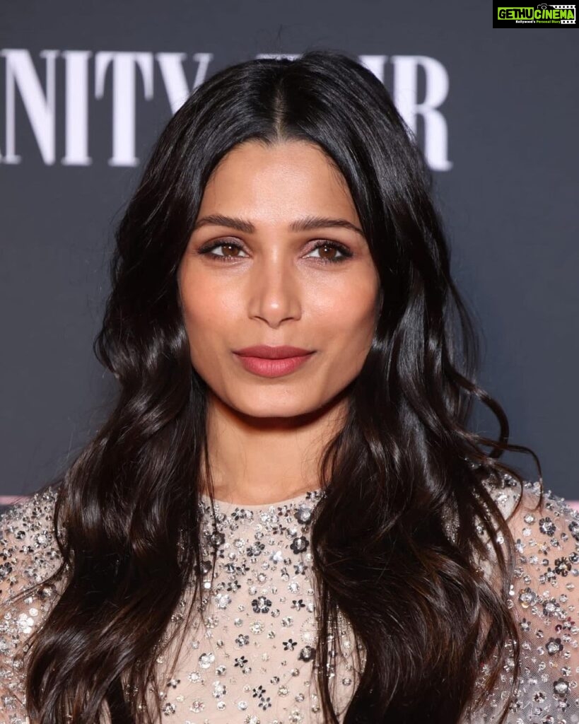 Freida Pinto Instagram - What a glorious night celebrating women in film all over the world at Vanity Fair's Women in Cinema dinner. @RedSeaFilm #FilmIsEverything #RedSeaIFF22