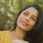 Freida Pinto Instagram - 🌻