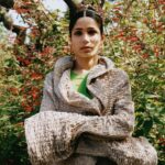 Freida Pinto Instagram - Could not be more ready for fall… @marieclaireuk TEAM MAKE-UP: @naokoscintu HAIR: @dayaruci NAILS: @emilyroselansley STYLIST: @nikhilmansata PHOTOGRAPHER: @ashishisshah EDITOR IN CHIEF: @andreacanwrite SHOOT/ FILM DIRECTOR: @lisaoxenham WORDS: @emilycro PRODUCER: @grace.warn ART EDITOR: @anaospinatejeiro CHIEF SUB EDITOR: @nicolamoyne PHOTO ASSISTANT: @edwardemberson PHOTO ASSISTANT: @wall_de_flower FASHION ASSISTANT: @roshnisukhlecha MAKEUP ASSISTANT: @rachaelthomasmakeup LOCATION: @chelsea_physic_garden London, Unιted Kingdom