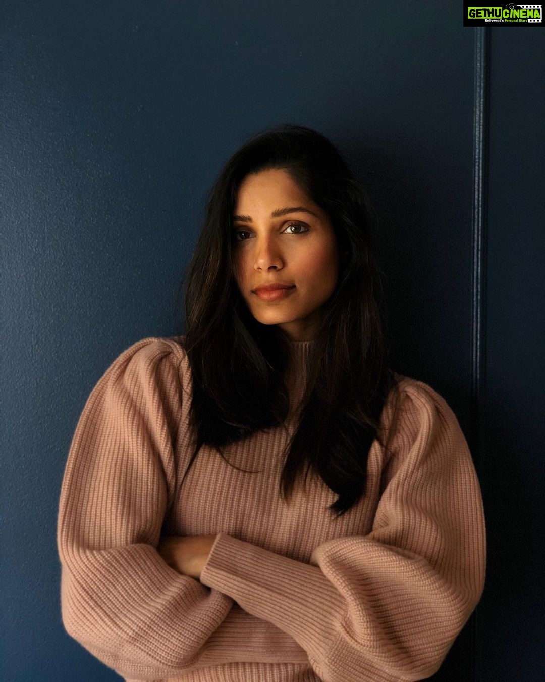 Freida Pinto Instagram - When you change the way you look at things… the things you look at will change.