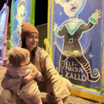 Freida Pinto Instagram - Trail of lights with my favourite humans… and elf Freeda-Kallo!