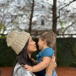 Freida Pinto Instagram - Sundays are for smiles,giggles, kisses, cuddles and family.