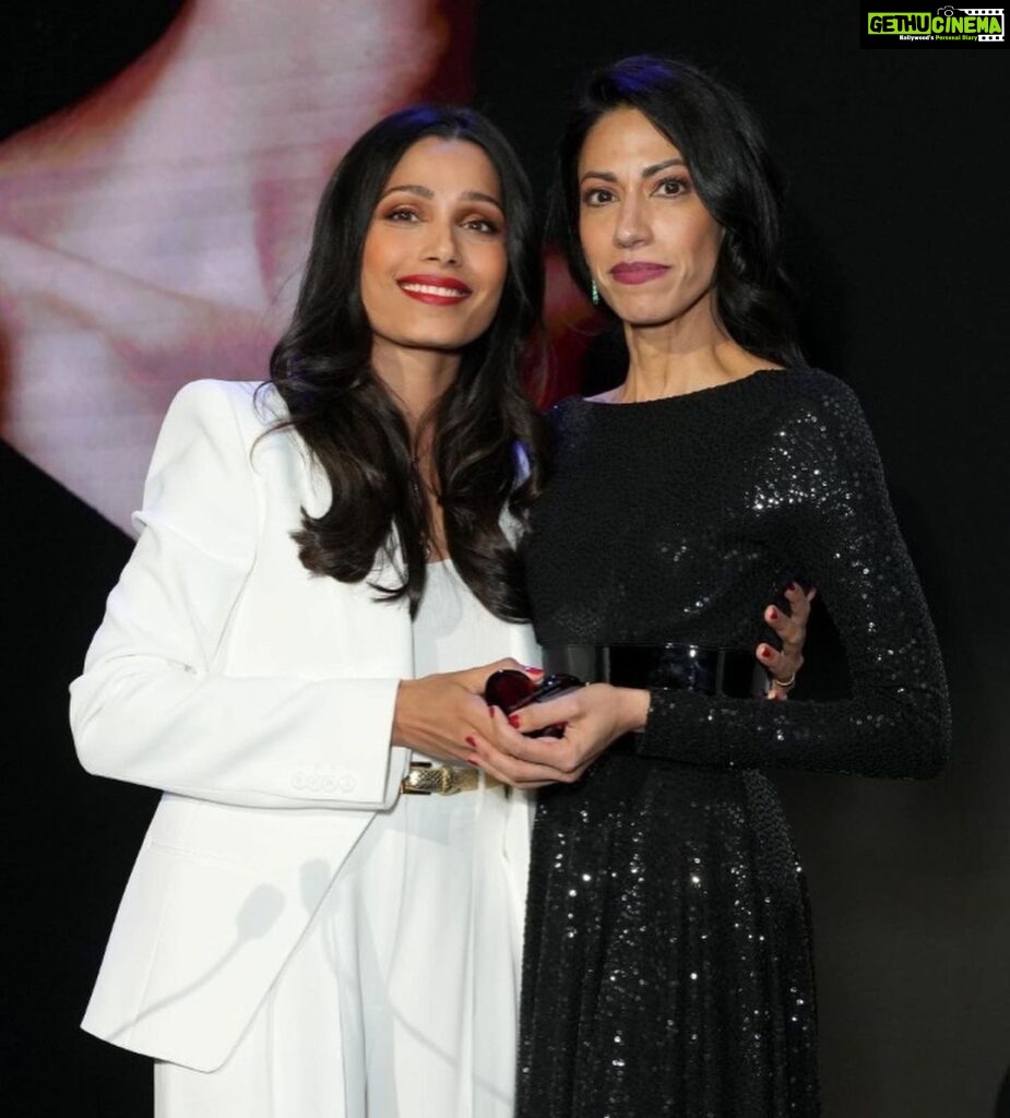 Freida Pinto Instagram - Couldn’t have asked for a more special birthday’s eve yesterday. I got to fly to New York to celebrate my dear friend @humaabedin with @michaelkors and Anna Wintour awarding Huma the @godslovenyc Golden Heart Award for Outstanding Leadership! Founded as a response to AIDS, the New York-based food and nutrition organization now serves people living with more than 200 different diagnoses. They’ve been cooking and delivering custom meals to individuals living with severe and chronic illnesses since 1985. I got an opportunity to learn about how this organization has not only been tackling food scarcity but also applying intelligent food science to the meals they provide. As we get closer and closer to all the wonderful holidays ahead of us starting with Diwali next week I feel so lucky to be able to share delicious and nourishing foods and sweet treats with my family and community. May we always consider those that they may not be able to access this basic need the way we can and find ways to share a little of ours with them as well. New York, New York