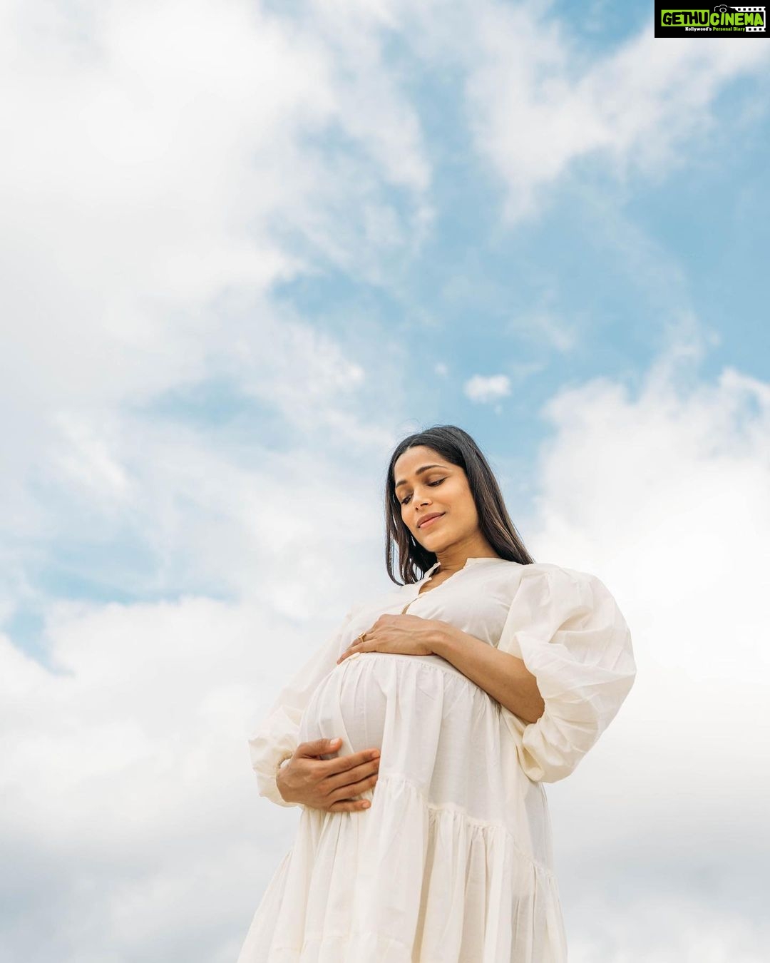Freida Pinto Instagram - Things looked a lot different around here a year ago today... Looking back at these photos and reminiscing these sweet baby in the belly days. But I also love exactly where we are today. And when I reminisce the days that have gone by, my heart feels so full and I am content. Life is such a beautiful thing. We can't turn back time or get lost in thoughts of the future. The Here and Now is so precious and beautiful. And equally beautiful are the memories that have been made. What a blessing it is to be a Mother! - dedicating this post to all the soon to be mamas.