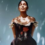 Freida Pinto Instagram - These pictures, shot on film, make me feel seen. Not as a model or as an actress... but simply a human - a woman who loves flowers and fashion and has something to say that matters to her. If you haven’t read @emilycro piece for @marieclaireuk… please do. I truly feel this interview did not betray my openness or honesty. My words are my words and the writer's prose is soulful, thoughtful and respectful. TEAM MAKE-UP: @naokoscintu HAIR: @dayaruci NAILS: @emilyroselansley STYLIST: @nikhilmansata PHOTOGRAPHER: @ashishisshah EDITOR IN CHIEF: @andreacanwrite SHOOT/ FILM DIRECTOR: @lisaoxenham WORDS: @emilycro PRODUCER: @grace.warn ART EDITOR: @anaospinatejeiro CHIEF SUB EDITOR: @nicolamoyne PHOTO ASSISTANT: @edwardemberson PHOTO ASSISTANT: @wall_de_flower FASHION ASSISTANT: @roshnisukhlecha MAKEUP ASSISTANT: @rachaelthomasmakeup LOCATION: @chelsea_physic_garden London, Unιted Kingdom