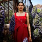 Freida Pinto Instagram - Summer recap with @marieclaireuk. TEAM MAKE-UP: @naokoscintu HAIR: @dayaruci NAILS: @emilyroselansley STYLIST: @nikhilmansata PHOTOGRAPHER: @ashishisshah EDITOR IN CHIEF: @andreacanwrite SHOOT/ FILM DIRECTOR: @lisaoxenham WORDS: @emilycro PRODUCER: @grace.warn ART EDITOR: @anaospinatejeiro CHIEF SUB EDITOR: @nicolamoyne PHOTO ASSISTANT: @edwardemberson PHOTO ASSISTANT: @wall_de_flower FASHION ASSISTANT: @roshnisukhlecha MAKEUP ASSISTANT: @rachaelthomasmakeup LOCATION: @chelsea_physic_garden London, Unιted Kingdom