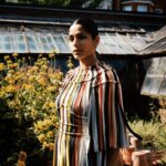 Freida Pinto Instagram - Summer recap with @marieclaireuk. TEAM MAKE-UP: @naokoscintu HAIR: @dayaruci NAILS: @emilyroselansley STYLIST: @nikhilmansata PHOTOGRAPHER: @ashishisshah EDITOR IN CHIEF: @andreacanwrite SHOOT/ FILM DIRECTOR: @lisaoxenham WORDS: @emilycro PRODUCER: @grace.warn ART EDITOR: @anaospinatejeiro CHIEF SUB EDITOR: @nicolamoyne PHOTO ASSISTANT: @edwardemberson PHOTO ASSISTANT: @wall_de_flower FASHION ASSISTANT: @roshnisukhlecha MAKEUP ASSISTANT: @rachaelthomasmakeup LOCATION: @chelsea_physic_garden London, Unιted Kingdom