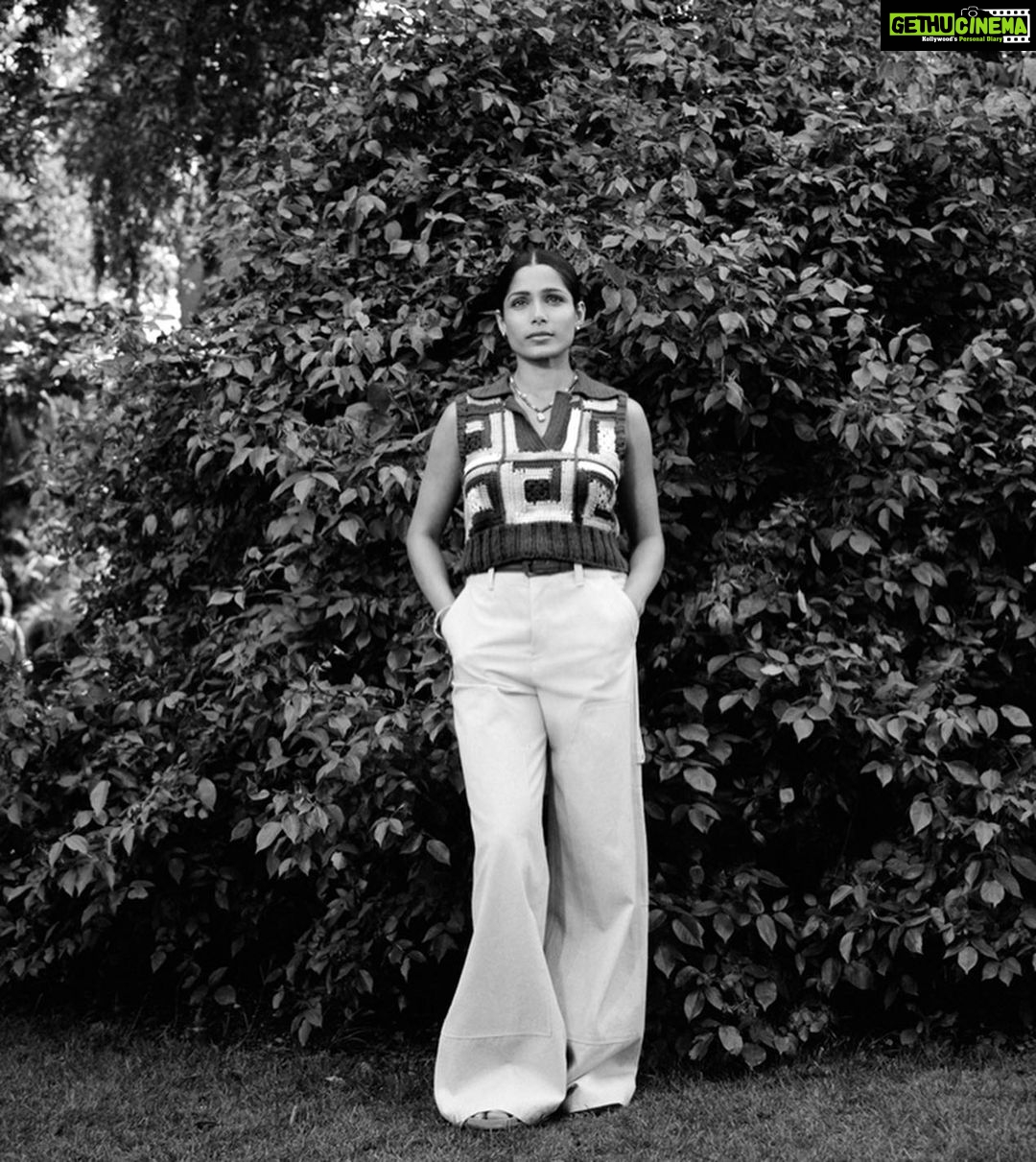 Freida Pinto Instagram - Summer recap with @marieclaireuk. TEAM MAKE-UP: @naokoscintu HAIR: @dayaruci NAILS: @emilyroselansley STYLIST: @nikhilmansata PHOTOGRAPHER: @ashishisshah EDITOR IN CHIEF: @andreacanwrite SHOOT/ FILM DIRECTOR: @lisaoxenham WORDS: @emilycro PRODUCER: @grace.warn ART EDITOR: @anaospinatejeiro CHIEF SUB EDITOR: @nicolamoyne PHOTO ASSISTANT: @edwardemberson PHOTO ASSISTANT: @wall_de_flower FASHION ASSISTANT: @roshnisukhlecha MAKEUP ASSISTANT: @rachaelthomasmakeup LOCATION: @chelsea_physic_garden London, Unιted Kingdom