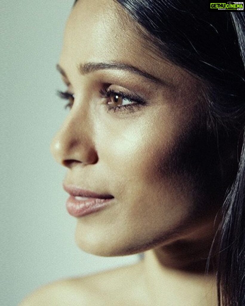 Freida Pinto Instagram - “If life were predictable it would cease to be life, and be without flavor.” -Eleanor Roosevelt Take charge and lead with passion. You’ve got this. London, United Kingdom