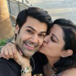 Ganesh Venkatraman Instagram - The best gift that u can give ur family & ur loved ones is not your money, name, fame etc but that u r a fully evolved human being.... being around you every moment is a Joyful experience ❤❤ #notetoself📝 #gentlereminder #lifelessons #withmyangel #weareexpecting #daddytobe #mentallypregnant #lovelifelaughter @prettysunshine28