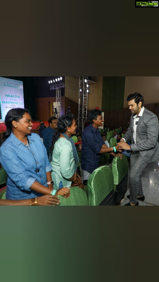 Ganesh Venkatraman Instagram - There is no greater joy in the world than spreading LOVE & POSITIVE ENERGY  Happy Sunday Folks ❤❤ There is nothing like a good ol 'handshake' , a 'genuine smile', a 'warm hug' to show people that u care. After all, we all are on d same journey to become the best versions of ourselves 🤗😊 #makingpositivitygoviral #GaneshVenkatram #InStrength #spreadlove #positivevibesonly #hosting #motivation