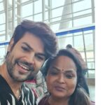 Ganesh Venkatraman Instagram – What an amazing coincidence Meeting my Cupid ❤ @kalamaster_official on my wedding anniversary !
Not many know that Kala master was the reason behind me meeting my wife @prettysunshine28 and I hv alwys called her my ‘Cupid’ since then😉… so bumping into her at the airport on the same day is what I call ‘purely divine intervention’

There’s magic in Every moment in life,  sometimes all we have to do is just keep our eyes open to  Notice 🥰🥰
Love u Kala Master 🤗🤗
#alwaysgrateful 
#thankyouuniverse