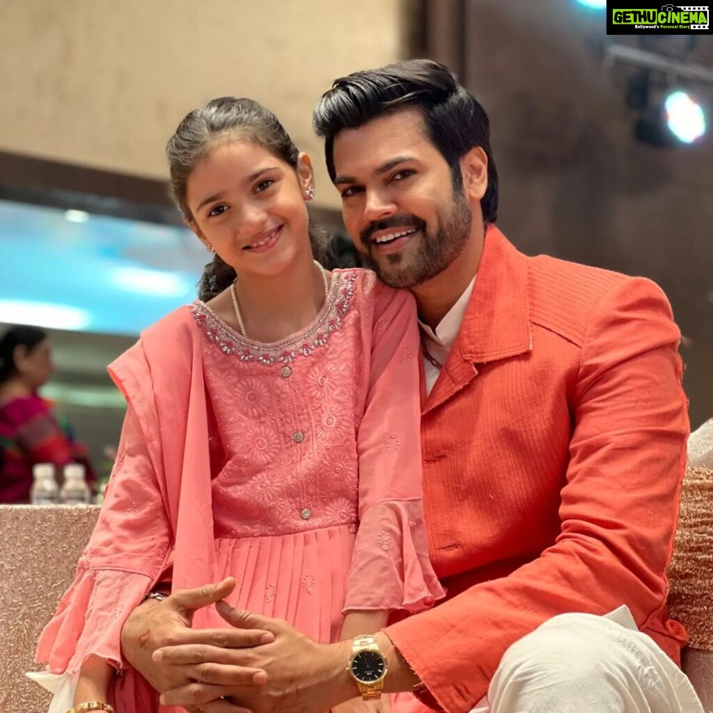 Ganesh Venkatraman Instagram - Twinning with my Niece 💞💞 #littleangel #familywedding #prettyinpeach #happytimes #familytime #purelove❤️ #allmyheart