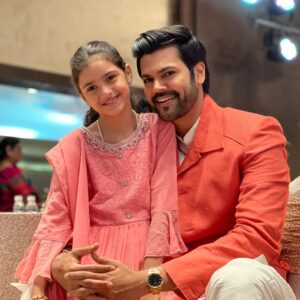 Ganesh Venkatraman Instagram - Twinning with my Niece 💞💞

#littleangel
#familywedding 
#prettyinpeach
#happytimes
#familytime 
#purelove❤️ 
#allmyheart