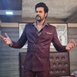 Ganesh Venkatraman Instagram - The World of MUKESH 💸💸⚡️⚡️ #behindthescenes #varisublockbuster #30yearsofvijayism #thalapathyfanforever #thalapathyvijay #varisupongal‌  #anactorslife #shootingspot #Tamilcinema #thalapathyfanforlife #photodump