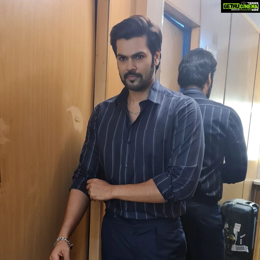 Ganesh Venkatraman Instagram - The World of MUKESH 💸💸⚡️⚡️ #behindthescenes #varisublockbuster #30yearsofvijayism #thalapathyfanforever #thalapathyvijay #varisupongal #anactorslife #shootingspot #Tamilcinema #thalapathyfanforlife #photodump