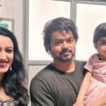 Ganesh Venkatraman Instagram – The biggest #Thalapathy fan in my family is also the youngest… my 3 yr old daughter Samaira 😍

And she was the happiest meeting her favorite #vijay uncle 😊

Thank u Vijay anna for going out of ur way in making each of ur fans feel so special.. no wonder u r the King of everyones hearts❤❤ #enganenjinadhipathy

@prettysunshine28
#thalapathyfan

#thalapathyvijay

#varisupongal‌ 

#varisublockbuster