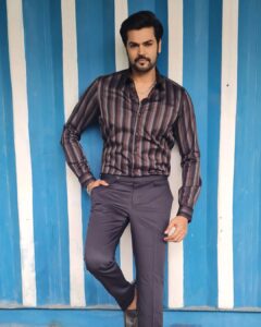 Ganesh Venkatraman Instagram - Thank you nanbas & nanbis for the love for #varisu ❤❤
I am Overwhelmed by the ourpouring of love from #thalapathy fans all across the globe and lovers of cinema. 
Feel truly blessed to be a part of #Varisu.
Playing 'Mukesh' was an amazing experience for me especially to be sharing screen space with my favorite #vijay sir. Everyday Seeing him come to sets with his electric energy- rehearsing the scenes, improvising during the staging process and then finally transforming every scene to another level in the final take was the biggest learning experience for me as as actor, more so bcos i could see first hand the commitment that Vijay Anna has towards his audience. And now seeing peoples reactions to those very same scenes in theatres- clapping, howling, rolling in laughter makes me love Cinema even more ❤
His Humility, simplicity and the personal bonds he creates with people around him is a life lesson i will cherish forever.

Thank u Vamsi sir for creating a unique world. For being a true 'family man' in Real life too, cos everyday of shooting u treated all of us like ur family. Working with u was a blessing indeed!
A big thank u to all my amazing co-stars Prakash raj sir - my eternal mentor, shaam bhai, Srikant anna, rashmika, sarath sir, sudha ma, prabhu sir.
Thank u my dear nanba Vivek for ur amazing dialogues..u connected peoples hearts. Thaman for ur amazing music and background score and karthik sir for ur breathtaking visuals. 
 A big hug to the all the technicians for their marvelous contribution and to the superb team of assistant directors

Ultimately audiences love & acceptance is what we all work for. lots of luv back at all of you. Thank u for making Varisu what it is 🤗🤗

Family is the Biggest gift of life,  let's all treasure what we have❤
Ganesh Venkatram

#thalapathyvijay
#varisupongal‌ 
#varisublockbuster
@directorvamshi 
@joinprakashraj 
@actor_shaam 
@rashmika_mandanna