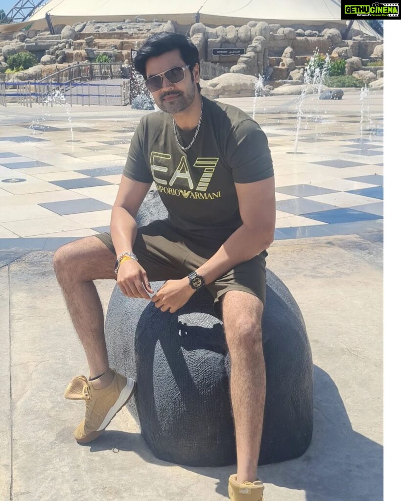 Ganesh Venkatraman Instagram - LIFE isnt about 'living without problems' Its about how 'we solve our problems' and LIVE IT ! #thoughtfulthursday #makingpositivitygoviral #GaneshVenkatram #traveldiaries #becomingthebestversionofyourself