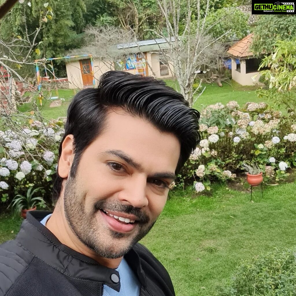 Ganesh Venkatraman Instagram - Good Morning Chellams ❤ Design your environment to motivate you to accomplish the things you want to do ! New environments can help eliminate old bad habits, and establish new ones. #MyCreativeSpace #EarlyMornings #Nature #GaneshVenkatram #makingpositivitygoviral #becomingthebestversionofyourself #designyourenvironment