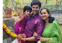 Ganesh Venkatraman Instagram - Early morning Pooja and kovil Darshanam Positive vibes 😇😇 Happy Sunday Folks ❤ Have a super week ahead... #family #positivevibesonly  #happysunday @prettysunshine28 #SamairaGanesh