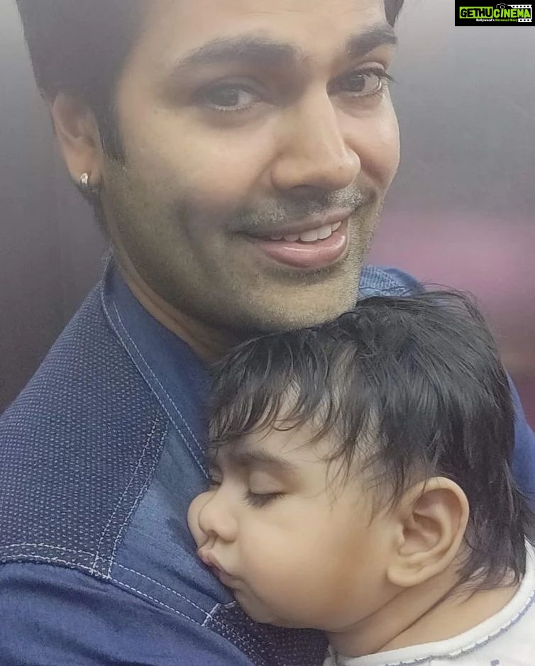 Ganesh Venkatraman Instagram - Gotta hold on easy as I let you go... Gonna tell you how much I love you... Though you think you already know I remember I thought you looked like an angel.... Wrapped in pink, so soft and warm You've had me wrapped around your finger.... Since the day you were born ! Happy birthday dear Samaira  becoming a father is undoubtedly the best ROLE that I have got to play in life, you taught me what it is to LOVE UNCONDITIONALLLY and life has never been the same ❤❤ #4years #happybirthday #daddydaughter