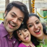 Ganesh Venkatraman Instagram - Early morning Pooja and kovil Darshanam Positive vibes 😇😇 Happy Sunday Folks ❤ Have a super week ahead... #family #positivevibesonly  #happysunday @prettysunshine28 #SamairaGanesh