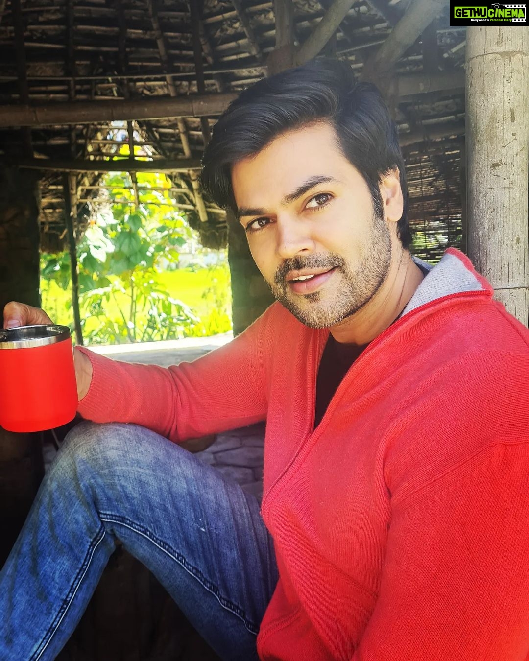 Ganesh Venkatraman Instagram - Nothing like a hot cup of coffee on a cool morning in kodaikanal ☕️☕️ Good morning Darlings ❤❤ #onlocation #Newfilm #horrorthriller #TamilCinema #mynext @bhavzmenon @jaiiddev @gouthamgdop @athul_filmeditor @_raja_parthiba @venmathi_karthi_ @rajesh_b_menon #bhavana86 #bhavana #junedreamsstudios #jaiiddev #ganeshvenkatram #tamilcinema #horrorthriller #tamilmovies #cinema #tamilactor #kollywoodactress #tamiltrending