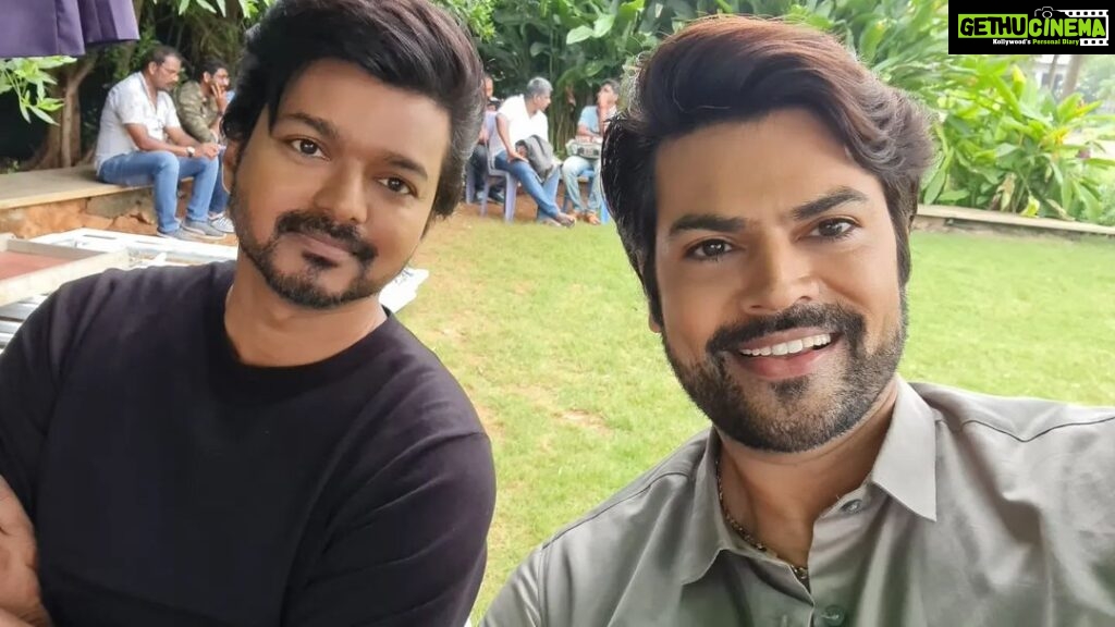 Ganesh Venkatraman Instagram - With the ever charming #thalapathy Vijay anna who has wowed the audience all over with his mind blowing performance in #Varisu What a range he has as an Actor- comedy, emotion, action, drama u name it.. and doing it for the last 30 years What a Legacy ❤❤ And guys.. he is a total live wire and so much fun on the sets too.. missing his humor 😊.. love u anna🤗 #30yearsofvijayism #thalapathyfanforever #thalapathyvijay #varisupongal‌  #varisublockbuster #behindthescenes #shootingspot #Tamilcinema #thalapathyfanforlife