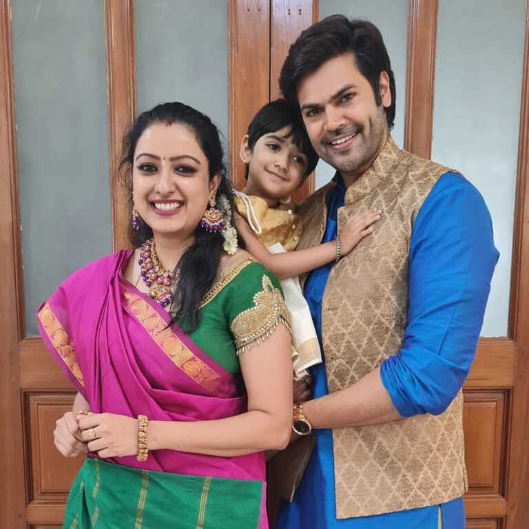 Ganesh Venkatraman Instagram - The thing that ur family needs most from u is Love, care and INVOLVEMENT...every single day !! u can fool yourself all u want that by fixing all the external arrangements of life for them like the best food, clothing, shelter and comforts ur job is done, But the lives of the richest and most affluent people in this world is a testament to the fact that fixing the external arrangements of life doesn't fix ur life.....You will realize that ultimately there is no substitute for INVOLVEMENT...every single day !! #notetoself📝 #gentlereminder #lifelessons #withmyangels #mondaymotivation #GaneshVenkatram #makingpositivitygoviral #lovelifelaughter @prettysunshine28