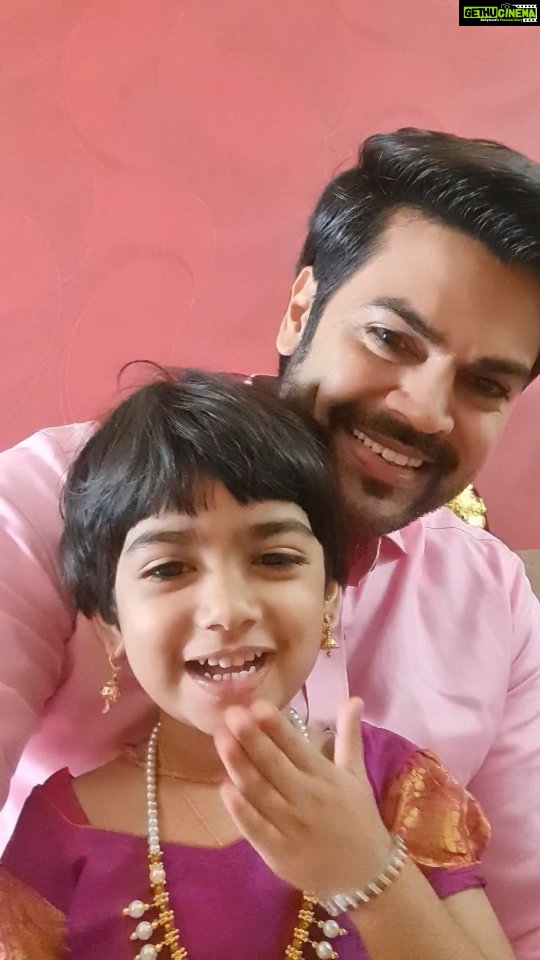 Ganesh Venkatraman Instagram - Me and Samy sending all of u lots of luv for Pongal 😘😘😘 #happypongal #SamairaGanesh @prettysunshine28