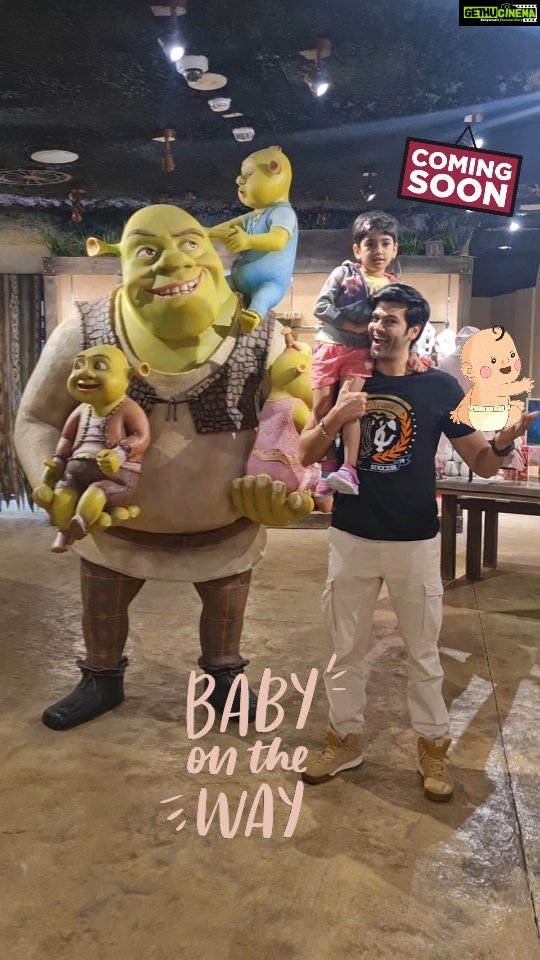Ganesh Venkatraman Instagram - Happy Father's Day to all the DADDYS out there 🤗🤗  And we are all set for baby duties all over again 👶👨‍🍼 My Daddy is My Hero ❤❤ #happyfathersday #mydaddyismyhero #babyontheway