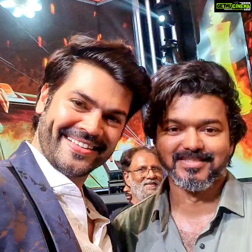 Ganesh Venkatraman Instagram - Only unconditional love & respect for #Vijay anna for the warmth and love he always gives others ❤❤🤗🤗 @actorvijay Today his speech was 🔥🔥🔥 #thalapathyfan for life ❤ #Thalapathy #varisuaudiolaunch #thalapathyspeech #thalapathyvijay