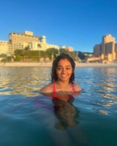 Gayathrie Instagram - Blessed by the sun 🌞😘💛