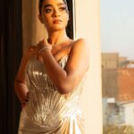 Gayathrie Instagram – The most stunning @gayathrieshankar aced this look in a recent award show!

Glam team : 

Styling : @shimona_stalin 
Outfit : @johnandananth 
Accessories : @fineshinejewels 
MUH : @snehamnj @hair_by_naemat @glossbymeenakshi 
PC: @arclights 

#gayathrieshankar #kollywood #styling #redcarpet #glam #stylist #kollywoodactress Chennai, India