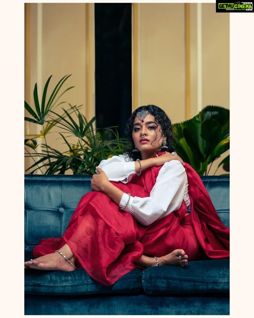 Gayathrie Instagram - Photography: @linsonantony_ Cinematography: @vivekpremsingh Editing: @premraj________ Stylist: @story_of_esther Retouch: @mystical_tweak MUA & Hair: @rgmakeupartistry Outfit: @qaleeziya Photography team: @jijith_m_j Production: @roosakiproduction Shot for @she_india Concept art: @zouthking Content: @deepthi_karat Content design & edit: @slowbharath #fashion #photography #conceptdesign #womensday #fashiondesigner #fashionmodel #mensturation