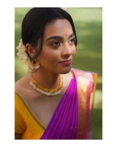 Gayathrie Instagram - Where be my Vanthiyadevan?! 😍

Photography: @kanmaniphotography 
Makeup & Hair: @alysarhaai_mua
Drapist: @sareedrapist