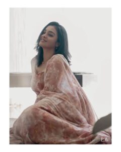 Gayathrie Instagram - 😍 . @pournami_mukesh_photography @shimona_stalin @dollyjohn_makeup @__tyorce__