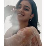 Gayathrie Instagram - Hai Praands! Ellarum Tea saapteengla? ☕ Photo pudichirundha like panunga ❤️ @pournami_mukesh_photography @shimona_stalin @__tyorce__